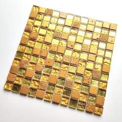 Goldene Küchenwand mit Premium-Mosaikfliesen